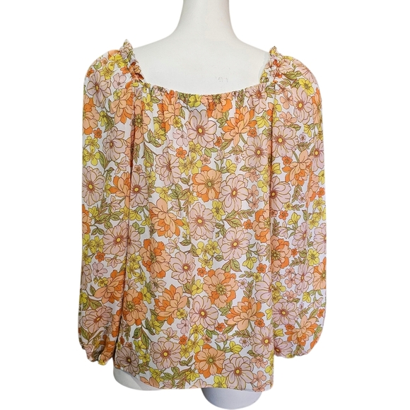 Square Neck Floral Blouse With A Tie Bottom. - Picture 4 of 5